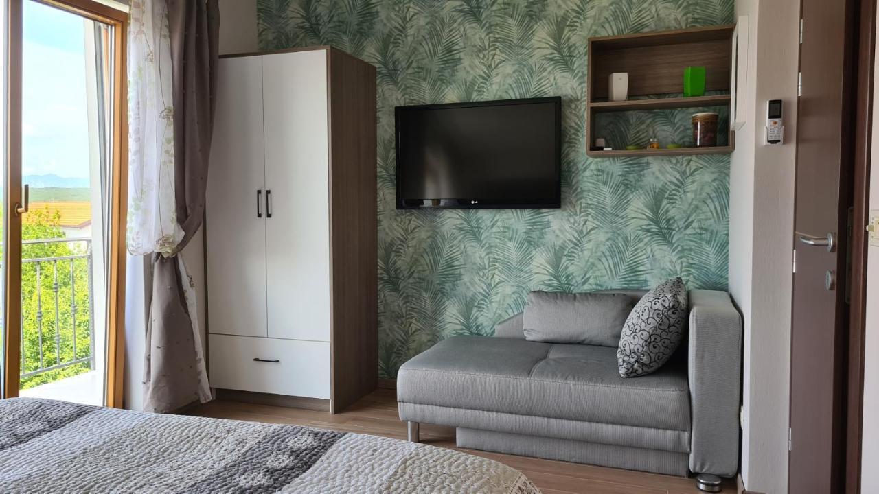 Villa Amalia Apartments Malinska Bagian luar foto