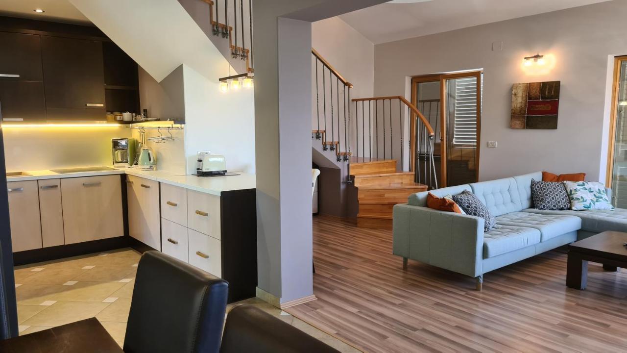 Villa Amalia Apartments Malinska Bagian luar foto