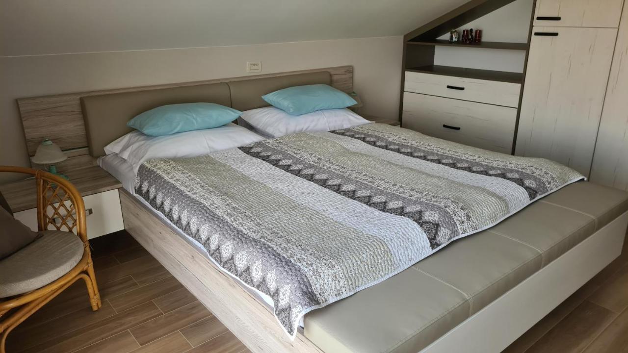 Villa Amalia Apartments Malinska Bagian luar foto