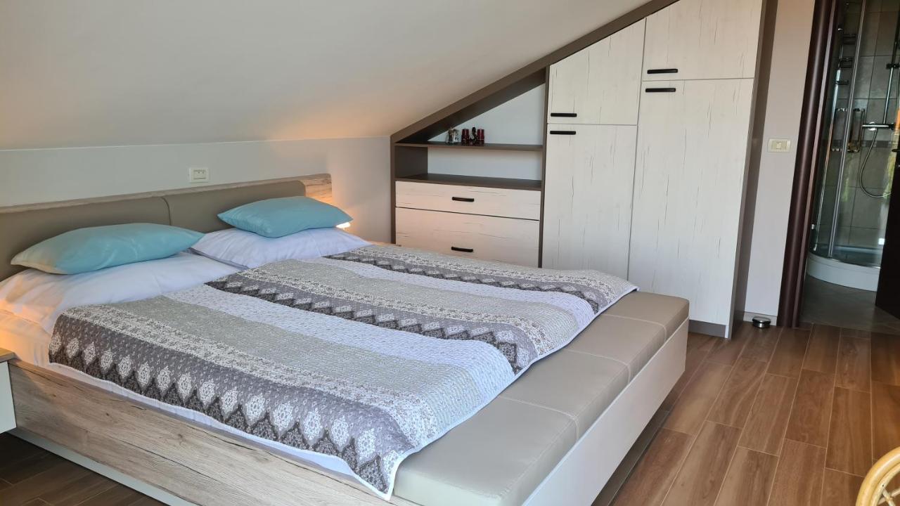Villa Amalia Apartments Malinska Bagian luar foto