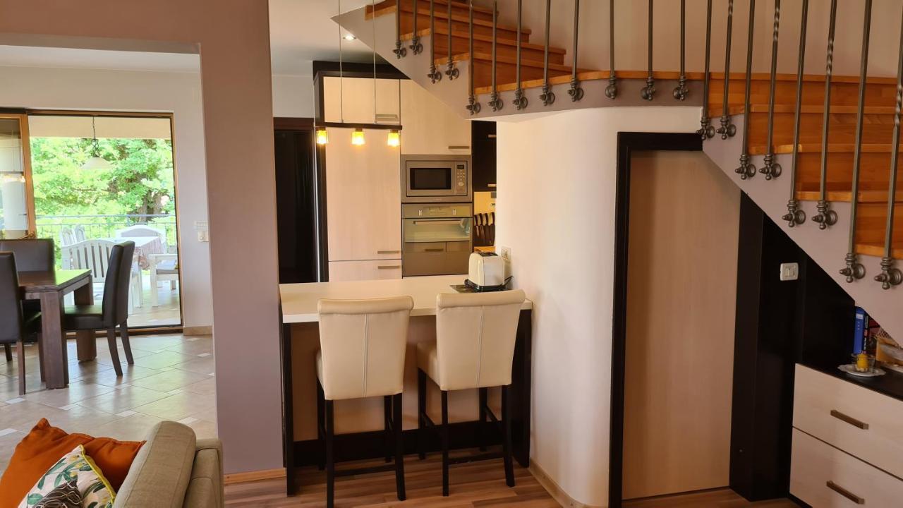 Villa Amalia Apartments Malinska Bagian luar foto