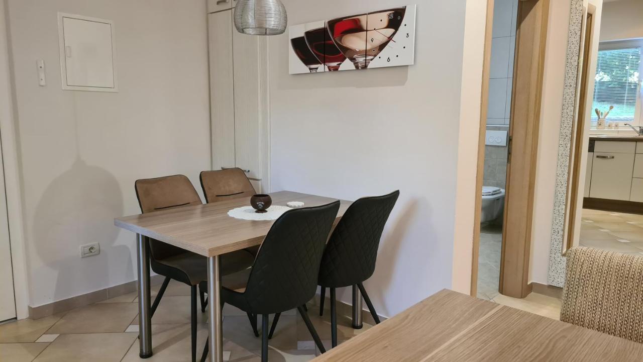 Villa Amalia Apartments Malinska Bagian luar foto