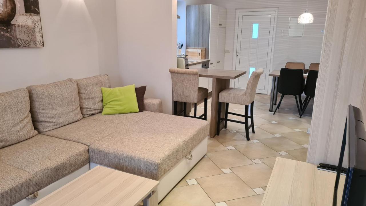 Villa Amalia Apartments Malinska Bagian luar foto